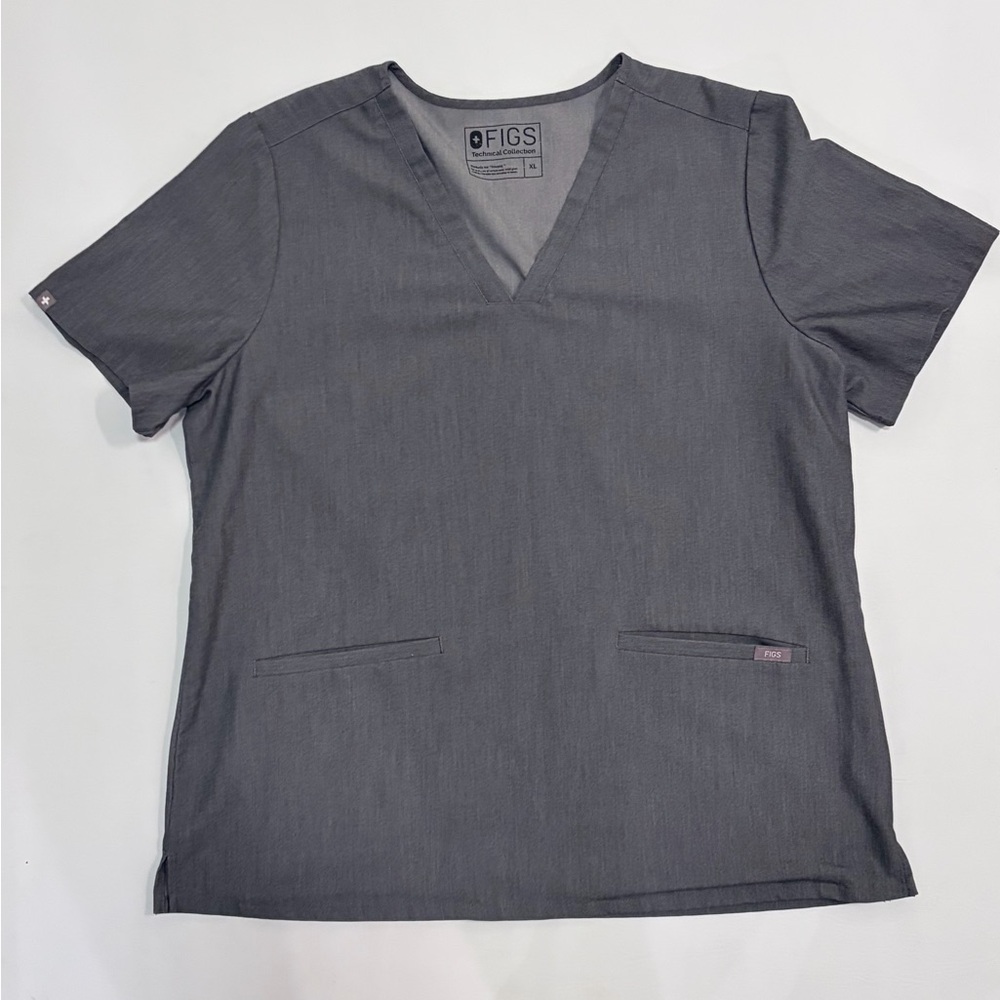 Figs Scrubs WomeyCasma Three-Pocket Scrub Top Shirt Graphite size XL